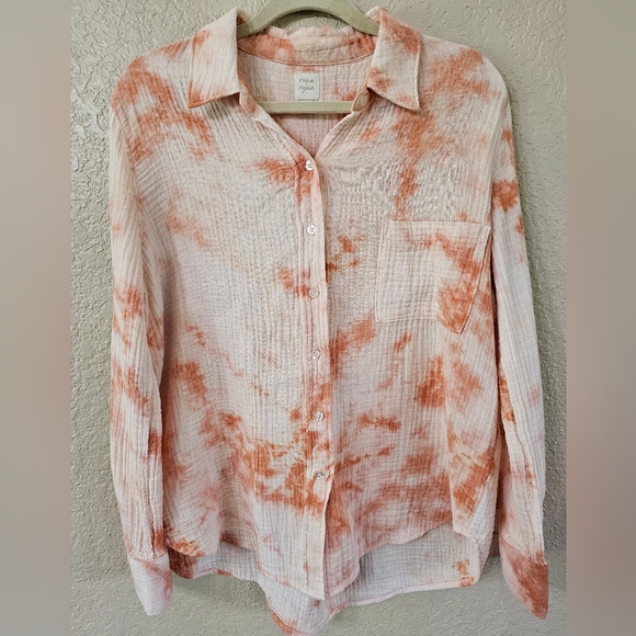 Roan + Ryan Tops - Cotton Tie-Dye Button-Down Shirt in Orange and Cream